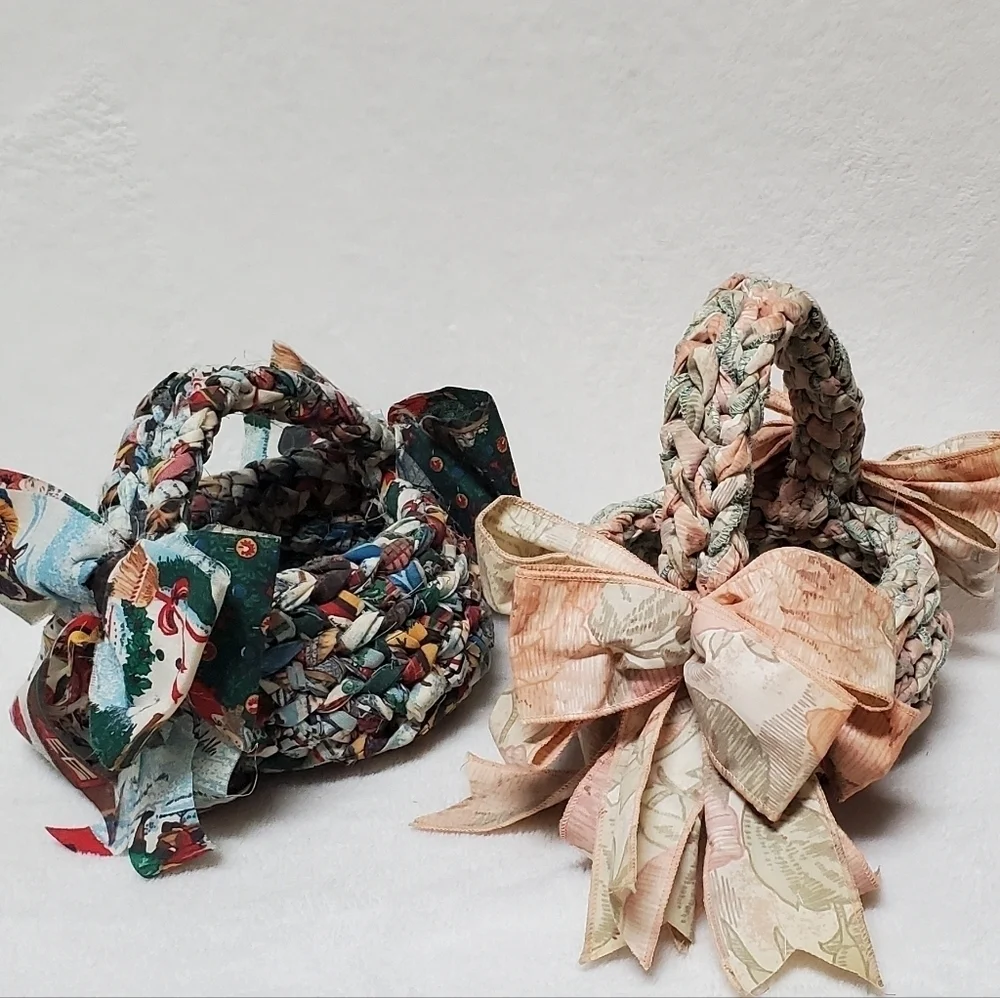 VINTAGE 70s Christmas Floral Ribbon Crochet Braided Large Side Bow Mini Baskets